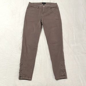 Le Chateau - Size 2 - Above the ankle - Stretch material - Excellent Condition